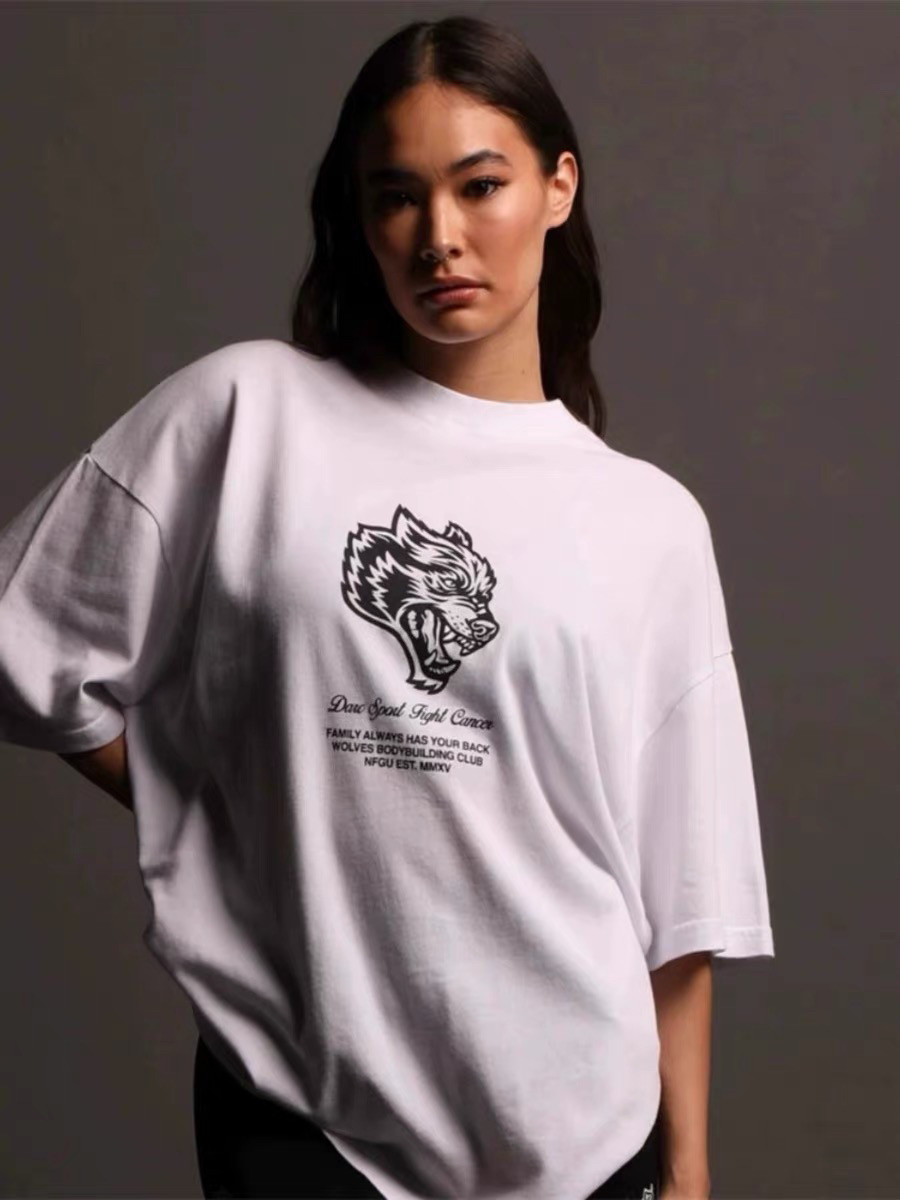 เสื้อยืดลายกราฟิกหัวหมาป่าสีขา - Streetwear Gym Brand บทวิจารณ์และราคา
